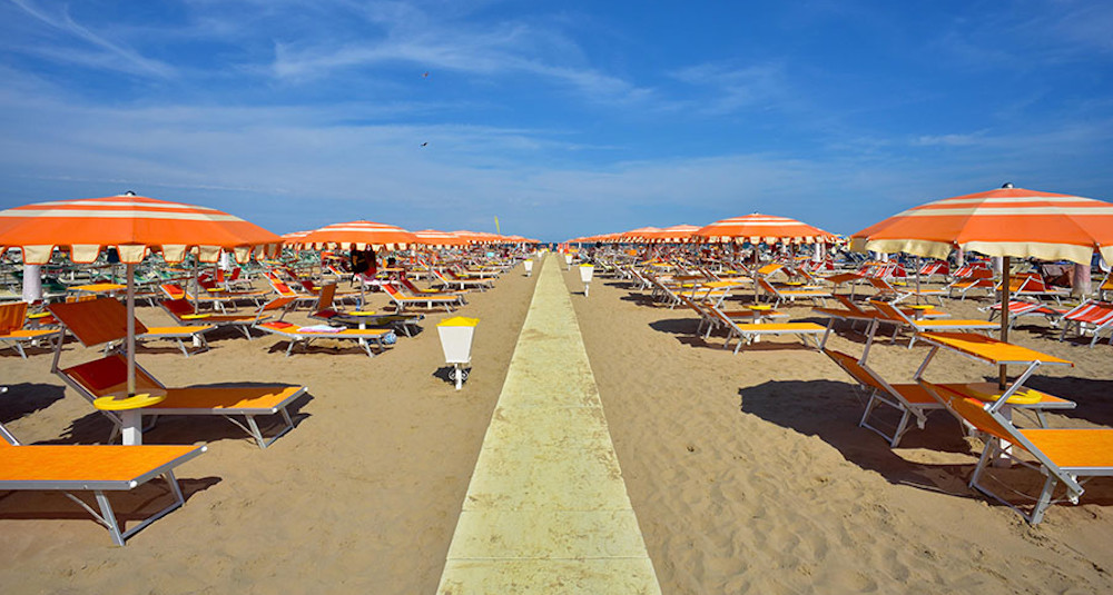 vista spiaggia a rimini dal albergo